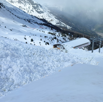 Dépôt d'une avalanche de neige granulaire en amont du TSD6 de l'ArcelleSite EPA de Lanslevillard (N°015)@ONF RTM - 15/04/2024